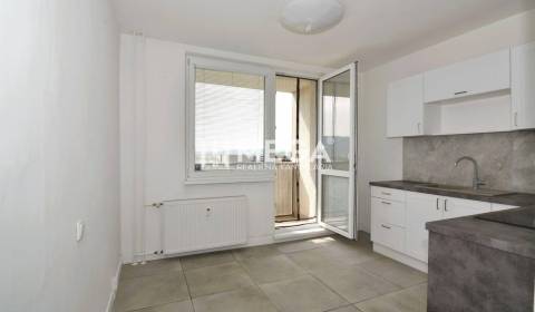 PRENÁJOM 1-IZBOVÉHO BYTU (40 m2) s dvomi balkónmi HUMENNÉ