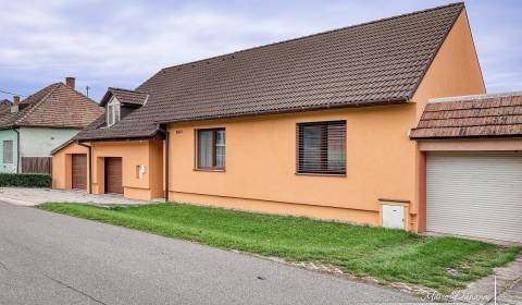 NOVÁ CENA - 5-izbový rodinný dom, dve garáže a krásny pozemok Špačince