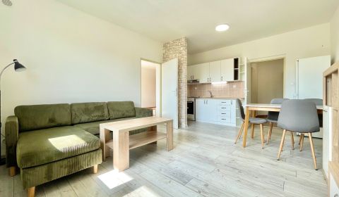 Na prenájom slnečný 2i byt s balkónom, ul. Východná, Trenčín