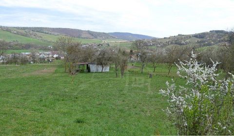 Pozemok s krásnym výhľadom na okraji obce - 23á