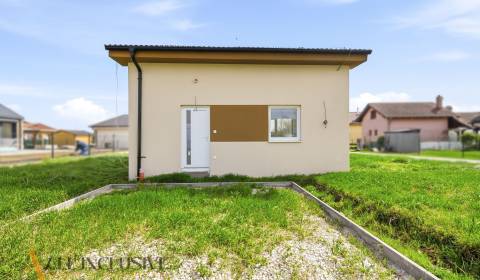 Na predaj rekreačný dom pri jazere, Vojka nad Dunajom