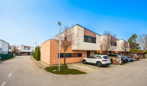 NA PREDAJ Krásny domček v Ivánke pri Nitre