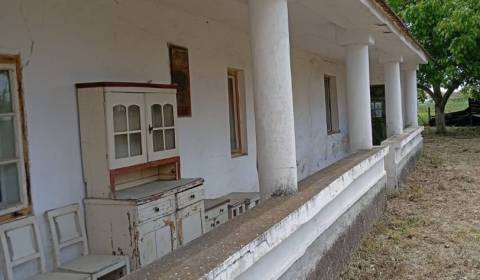 Vidiecky domček na predaj.