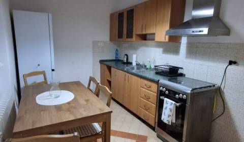 ☎️   0918 846 340           Byt v centre mesta na Jesenského ulici.