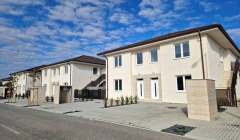 NOVOSTAVBA! 3- izbový byt so záhradkou