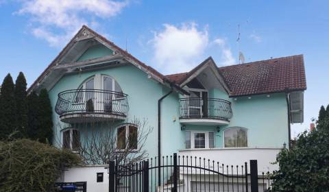 EXKLUZÍVNE LEN U NÁS! - Veľký rodinný dom - Dunajská Streda