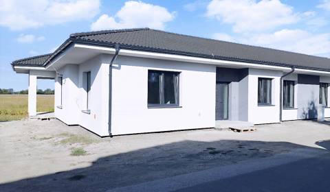 LEN U NÁS! Veľký 4izbový dom(dvojdom) v obci Vrakúň