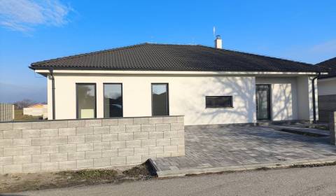 4 izbový rodinný  dom v obci Michal na Ostrove!