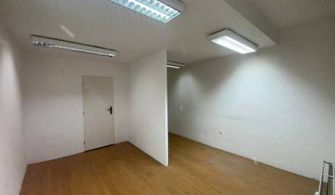 ☎️ 0918197701-Na prenájom menší priestor v suteréne  v srdci  mesta Du