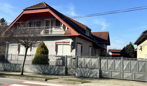 ☎️ 0918/197 701 Na predaj 2 generačný , 6 izbový poschodový dom s 2 sa