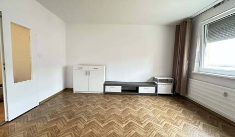 ☎️  0918/197 701  Na prenájom 1 izbový byt s balkónom a pivnicou v mes