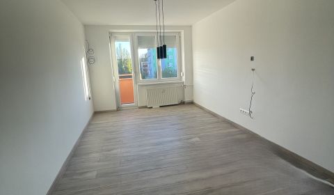 MH295- Na predaj krásne zrekonštruovaný 2 izbový byt v Komárne!