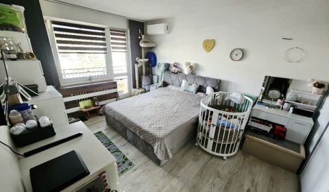 1 izbový byt Bánovce nad Bebravou 34 m2 /CENTRUM- STRED /BALKÓN /