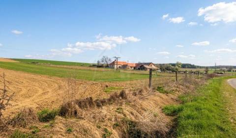 EXKLUZÍVNE - Rodinná farma na dosah: Obrovský pozemok a dom s novou st