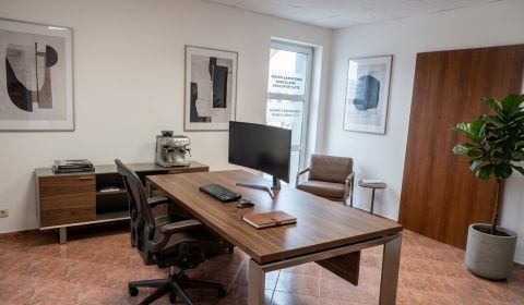 Na prenájom kancelária- priestor o výmere 36 m2, Trnava Sladovnícka 