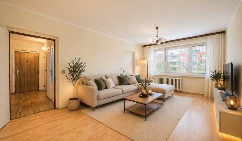 Priestranný 2-izbový byt s balkónom v centre mesta – Fiľakovo