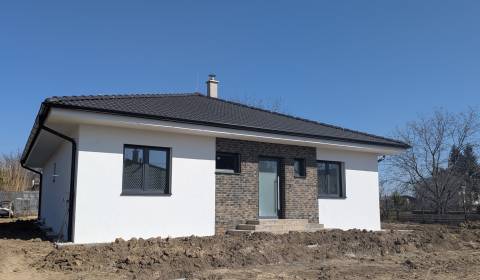 Bungalov v centre obce Cabaj v štandarde, Wágnerova ulica, Dom č.2