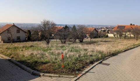 Lukratívny stavebný pozemok 936 m2 pod Zoborom, Višňová ulica