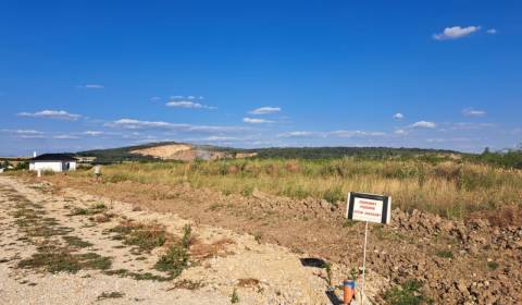 Stavebný pozemok 663 m2 v obci Štitáre s pekným výhľadom na Žibricu