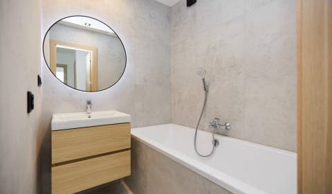 NA PREDAJ, 4 - IZBOVÝ BYT, NOVÁ REKONŠTRUKCIA, UL. HUMENSKÁ,KE- TERASA