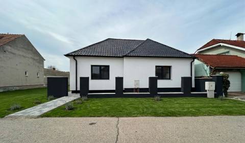 4 izbový rodinný dom s pozemkom 700 m2 v obci Nová Ves nad Žitavou