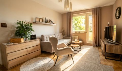 PRÍJEMNÝ, SVETLÝ 3 - IZB.BYT S BALKÓNOM VO ZVOLENE