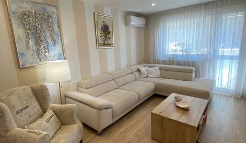 Prenájom 3-izb.byt, centrum PB, klíma,kompl. rekonštrukcia,loggia