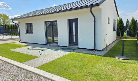 NOVOSTAVBA 3 IZBOVÉHO RODINNÉHO DOMU, IHNEĎ K NASŤAHOVANIU, KAJAL