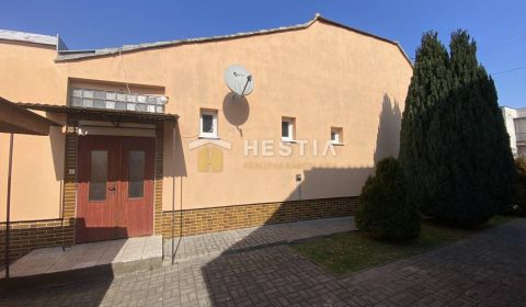 NA PREDAJ 4-izb.rodinný dom, lukratívna lokalita, Senica