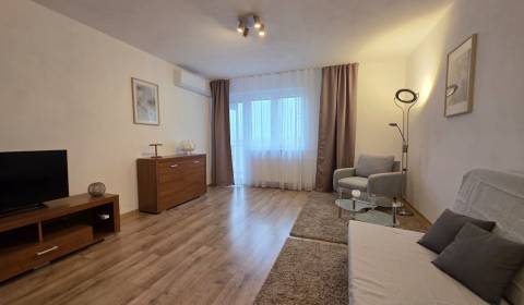 PRENÁJOM - Priestranný 3 izbový byt - Nitra, Centrum