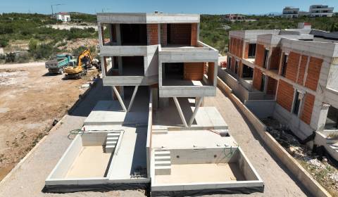 CHORVÁTSKO - Apartmány v tichej časti (S1) - VODICE, ŠIBENIK