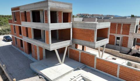 CHORVÁTSKO - Apartmány v tichej časti (S2) - VODICE, ŠIBENIK