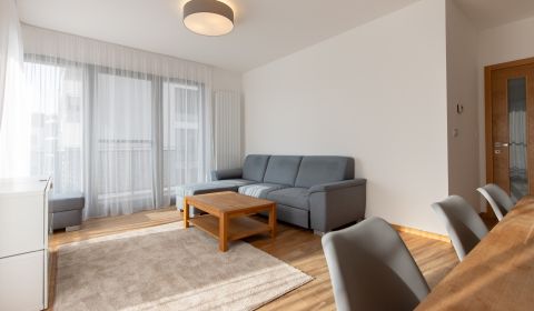 REZERVOVANÉ Elegantný 3i byt s balkónom a parkovaním