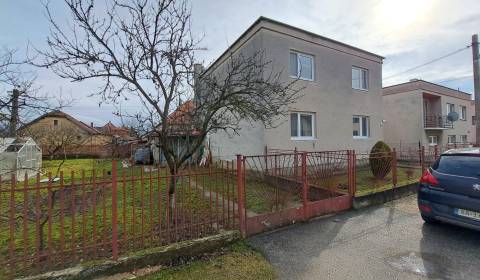 NA PREDAJ 6 izbový rodinný dom v obci Hrušovany 