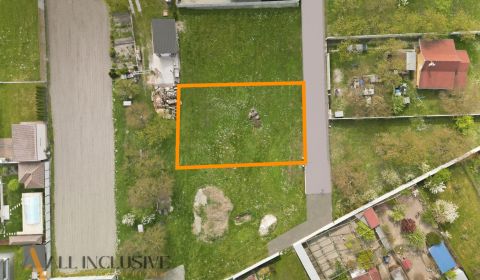 Na predaj stavebný pozemok (582 m²), Rohovce
