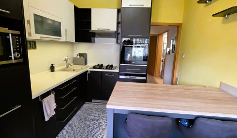 REZERVOVANÉ - 3-izbový byt, 70 m², lodžia, Čordákova, KVP, Košice