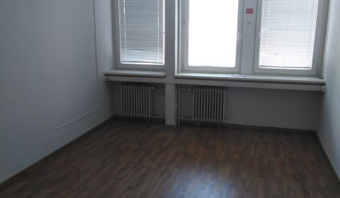 Klimatizovaná kancelária 21,4 m2 pri POLUS-e na Pluhovej ul.