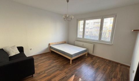 Predaj útulný 1 izbový byt s loggiou, Jána Stanislava, Bratislava.