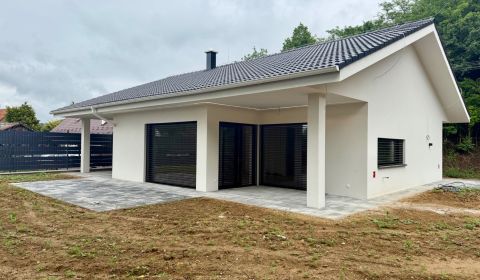 Moderný rodinný dom obklopený prírodou v obci Hrádok 