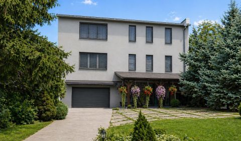 Veľkorysý 6-izbový rodinný dom s veľkým pozemkom a súkromím – Fiľakovo