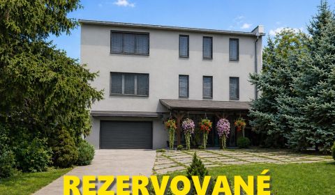 REZERVOVANÉ  - Veľkorysý 6-izbový rodinný dom so súkromím – Fiľakovo