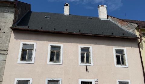 Meštiansky dom na pešej zóne v Kremnice – investičná príležitosť 