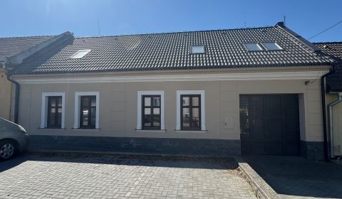 Polyfunkčný objekt v centre Šiah