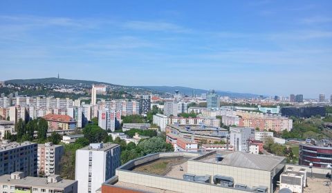 Luxusny byt  s gar. státím  a výhľadom na Bratislavu.