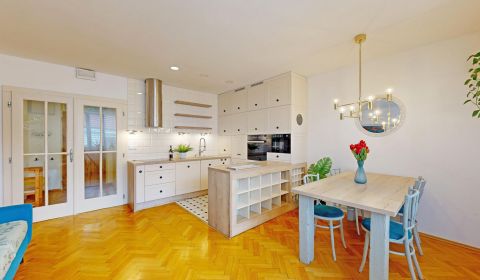 Staromestský 3-izbový byt 73 m², dizajnová rekonštrukcia, Chorvátska  