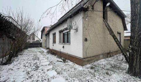 PREDAJ - Rodinný dom s väčším pozemkom v obci Kamenný Most 