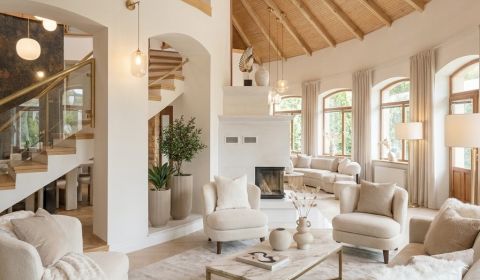 – LUXUSNÁ VILA S ATMOSFÉROU – 10 IZIEB – BAZÉN – 5100 M²