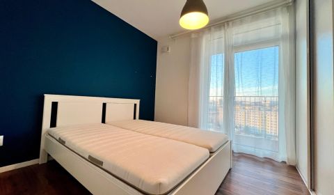 ZARIADENÝ 2-IZB. BYT S VÝHĽADOM NA HRAD, GAR. STÁTIE, PETRŽALKA CITY
