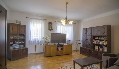 Rodinný dom v srdci vinárskeho mesta Pezinok – Hviezdoslavova ul.
