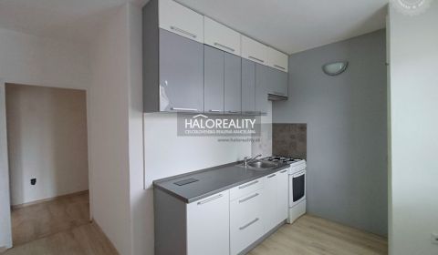 REZERVOVANÉ - Predaj, trojizbový byt Handlová, Centr...